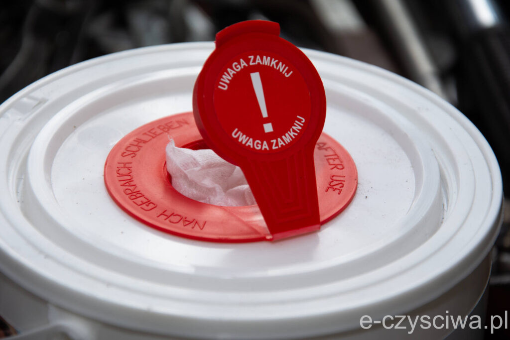 Czyściwo do silnie zabrudzonych rąk nasączone płynem do odtłuszczania