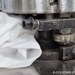 Odtłuszczanie maszy produkcyjnych i powierzchni przemysłowych z użyciem czyściwa włókninowego
